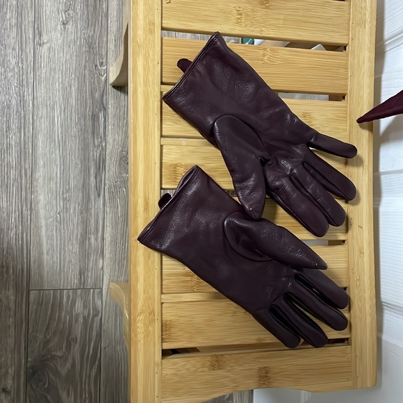 Danier Samantha coat in burgundy 2xs brand new with matching leather gloves - Picture 4 of 9